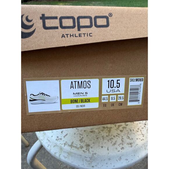 NWT Topo Athletic Atmos Running Shoes White Gray Size 10.5
